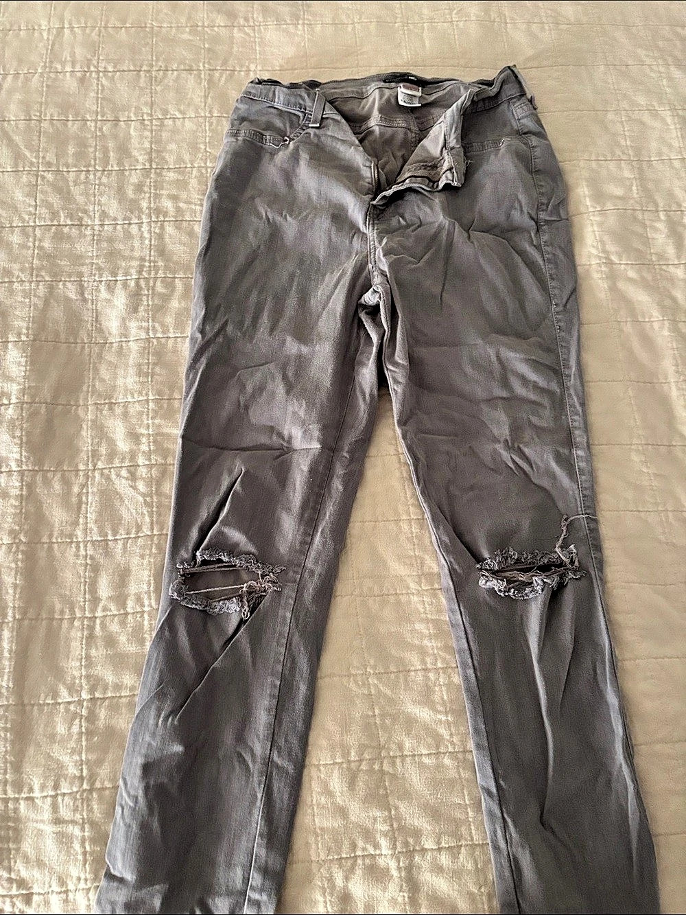 Fashion Nova Women's Distressed skinny Jeans Waist 15W (31)